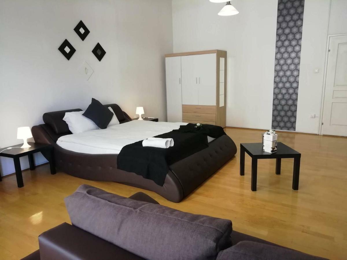 Kalvin Apartment