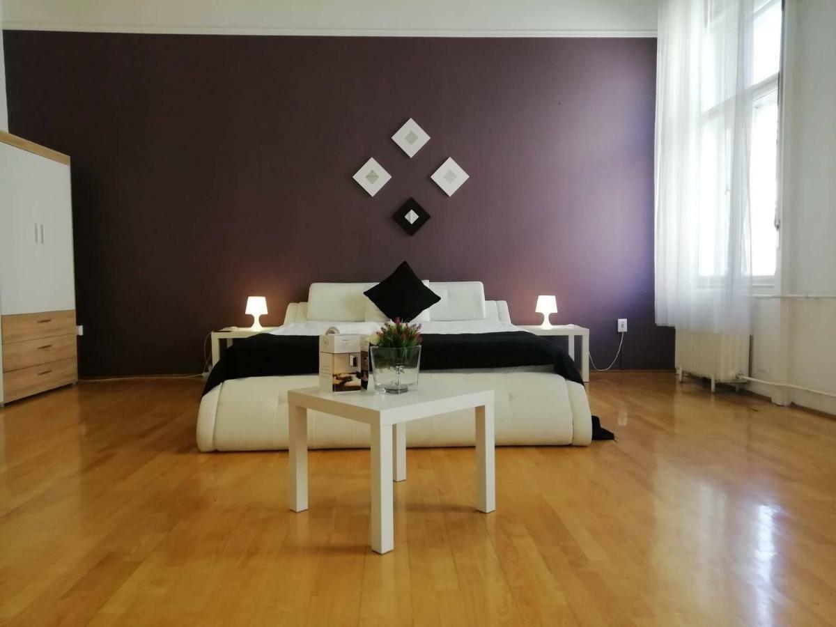 Kalvin Apartment